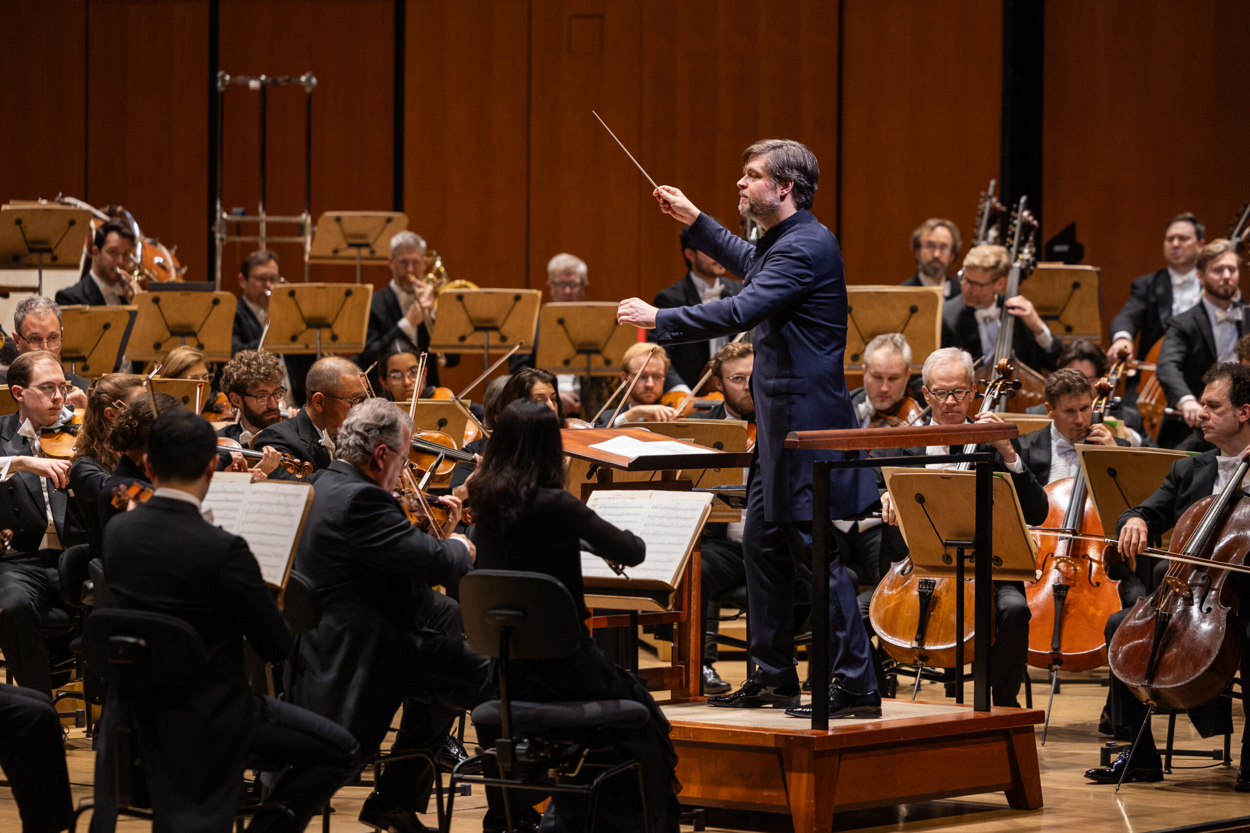 Valčuha Conducts Mahler 9